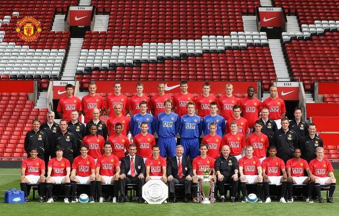 致敬李惠堂，赞助商犀旺送给魏祥鑫一颗柚子足球（向李惠堂致意，赞助商犀旺为魏祥鑫献上柚子足球）