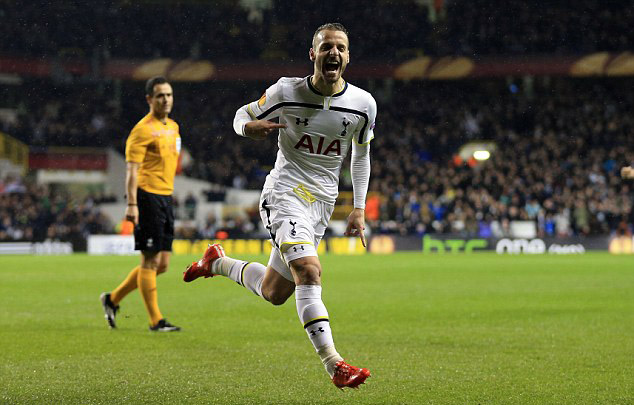 建队基石！武磊、颜骏凌等7人随海港四夺中超冠军（四冠功臣！武磊、颜骏凌等七将随海港四度称王中超）