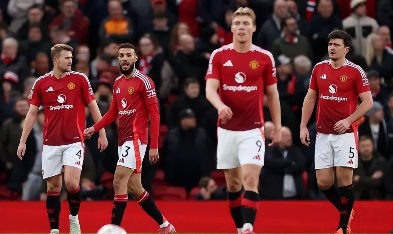 痛！女裁判扔球给希罗，不小心砸到了希罗的关键部位（意外一幕：女裁判回传失手，希罗要害被球击中）