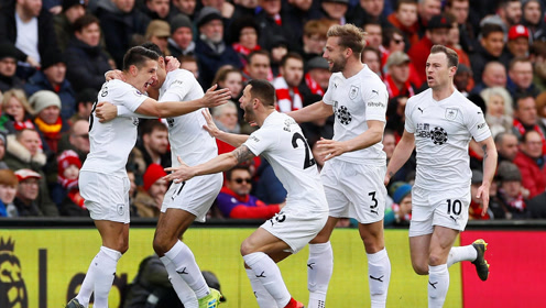 曼奇尼谈带伤比赛：除非把我腿弄断，否则别想让我离场（曼奇尼谈伤中坚持：非断腿不下场）