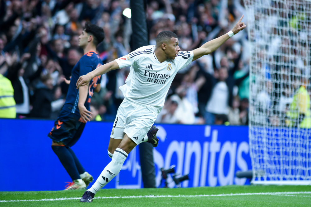 邵佳一FIFA年度最佳选票：登贝莱第一，萨拉赫第二、拉菲尼亚第三（邵佳一FIFA年度最佳投票排名：登贝莱居首，萨拉赫次席，拉菲尼亚第三）