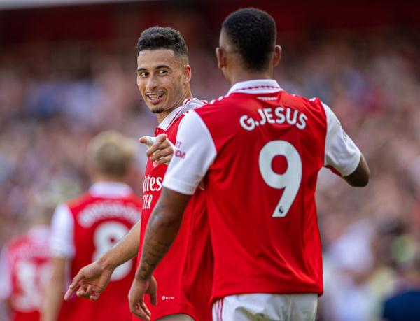 每体：拉菲尼亚没有经纪人也无意离开巴萨，他决心履行完合同（每体：拉菲尼亚无经纪人且无离队打算，坚决履行与巴萨合同至期）