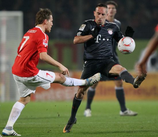 官方：齐达内之子卢卡内收肌受伤，已离开阿尔及利亚队训练营