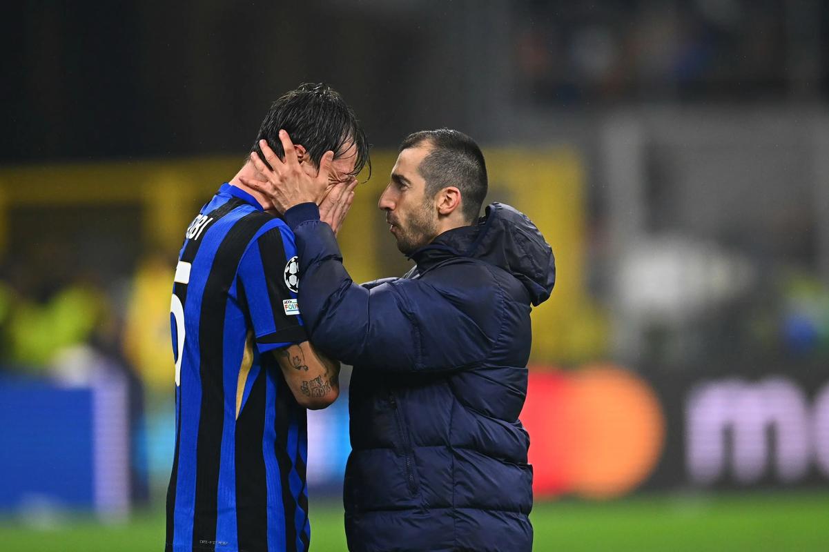 中超：上海海港4-0大胜深圳队（中超：上海海港4-0完胜深圳队）