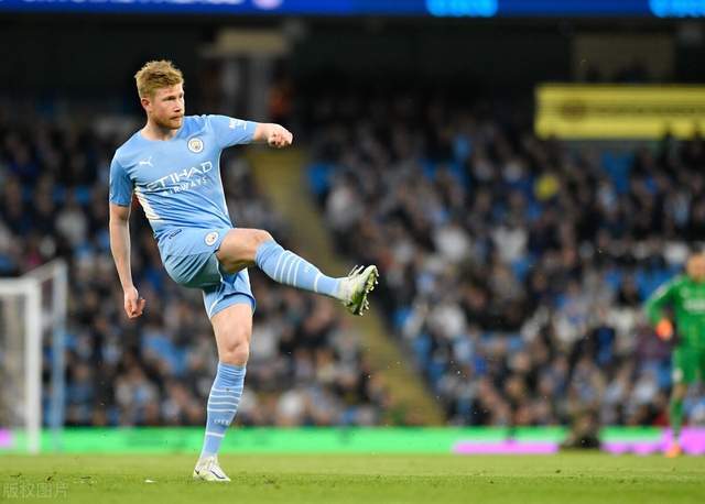 今晚，上海海港门将颜骏凌首发出场，迎来了他代表俱...（今晚，上海海港门将颜骏凌以首发身份出战，迎来其代表俱乐部的重要时刻）