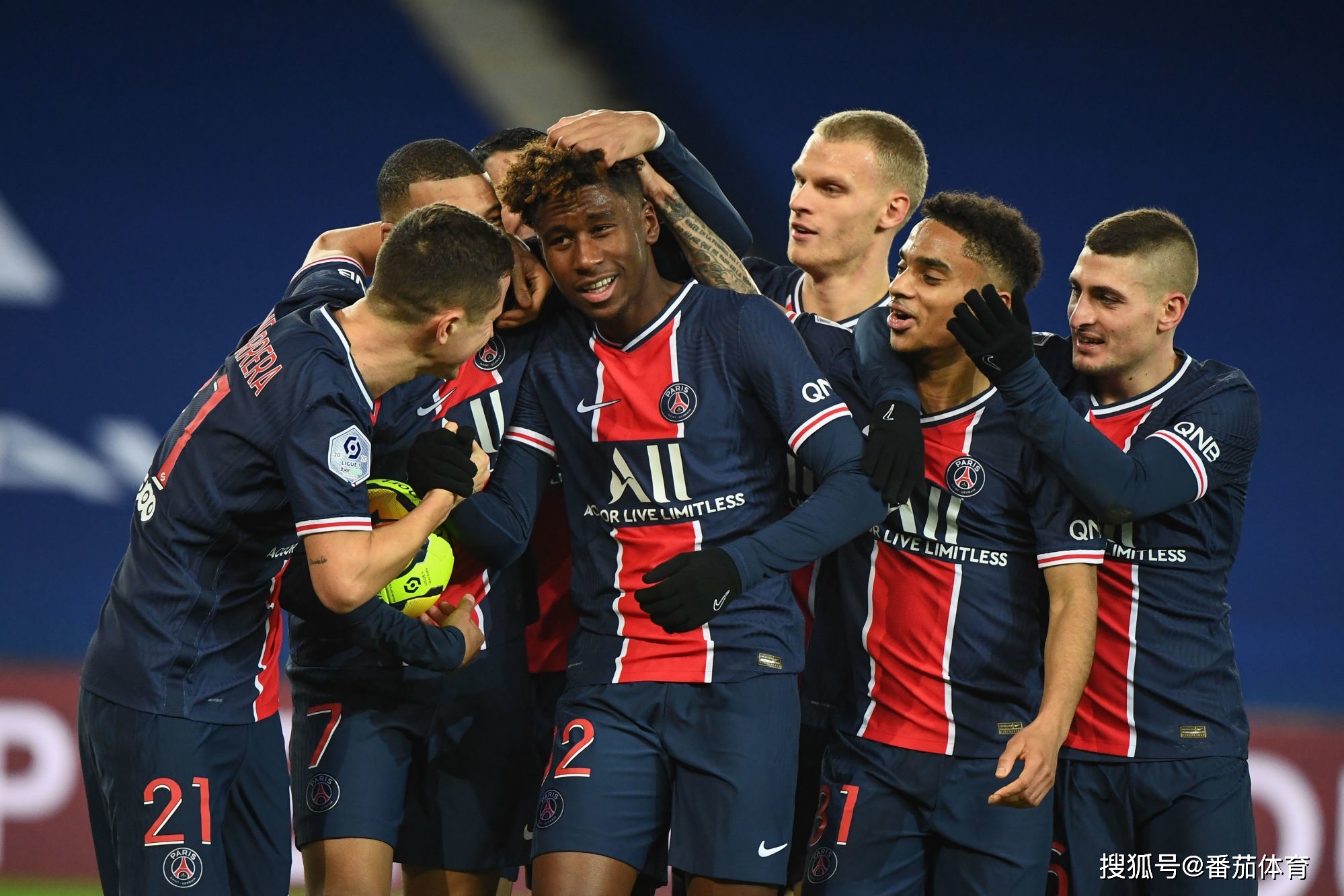 欧冠比赛战术分析：尤文图斯防守策略,（尤文图斯在欧冠的防守部署与战术解读）