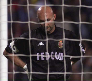 绿帽哥独家：斯洛特帅位告险，部分核心球员对其战术感到困惑（独家：斯洛特帅位岌岌可危，部分核心对其战术存疑）