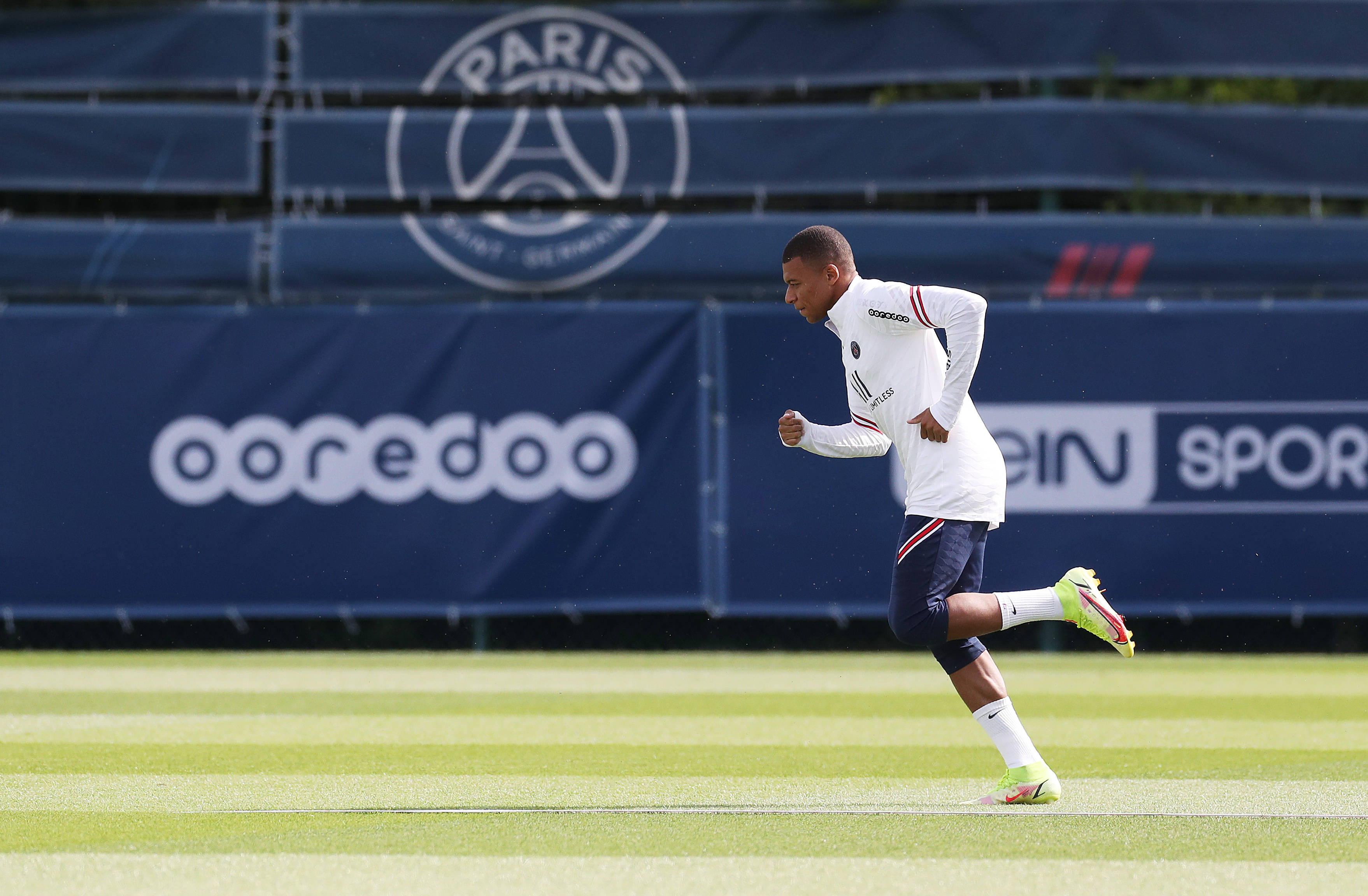 晚邮报：国米关注迈尼昂合同情况，考虑在明年夏天将其引进（晚邮报：国际米兰关注迈尼昂合同走势，考虑明夏出手引进）