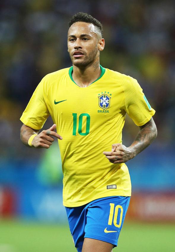 C罗中场休息时对裁判表达不满，讽刺道：你吹得太好了