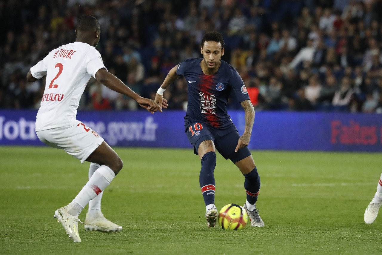 五大联赛年薪排名：哈兰德3170万欧居首，姆巴佩3130万欧第二（五大联赛年薪榜：哈兰德以3170万欧领跑，姆巴佩3130万欧位居次席）