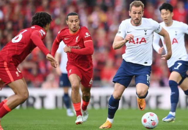 马绩效：年轻球员应以C罗为榜样，梅西是天才不需要过多训练（马绩效：年轻球员该以C罗为范，梅西天赋超群无需过度训练）