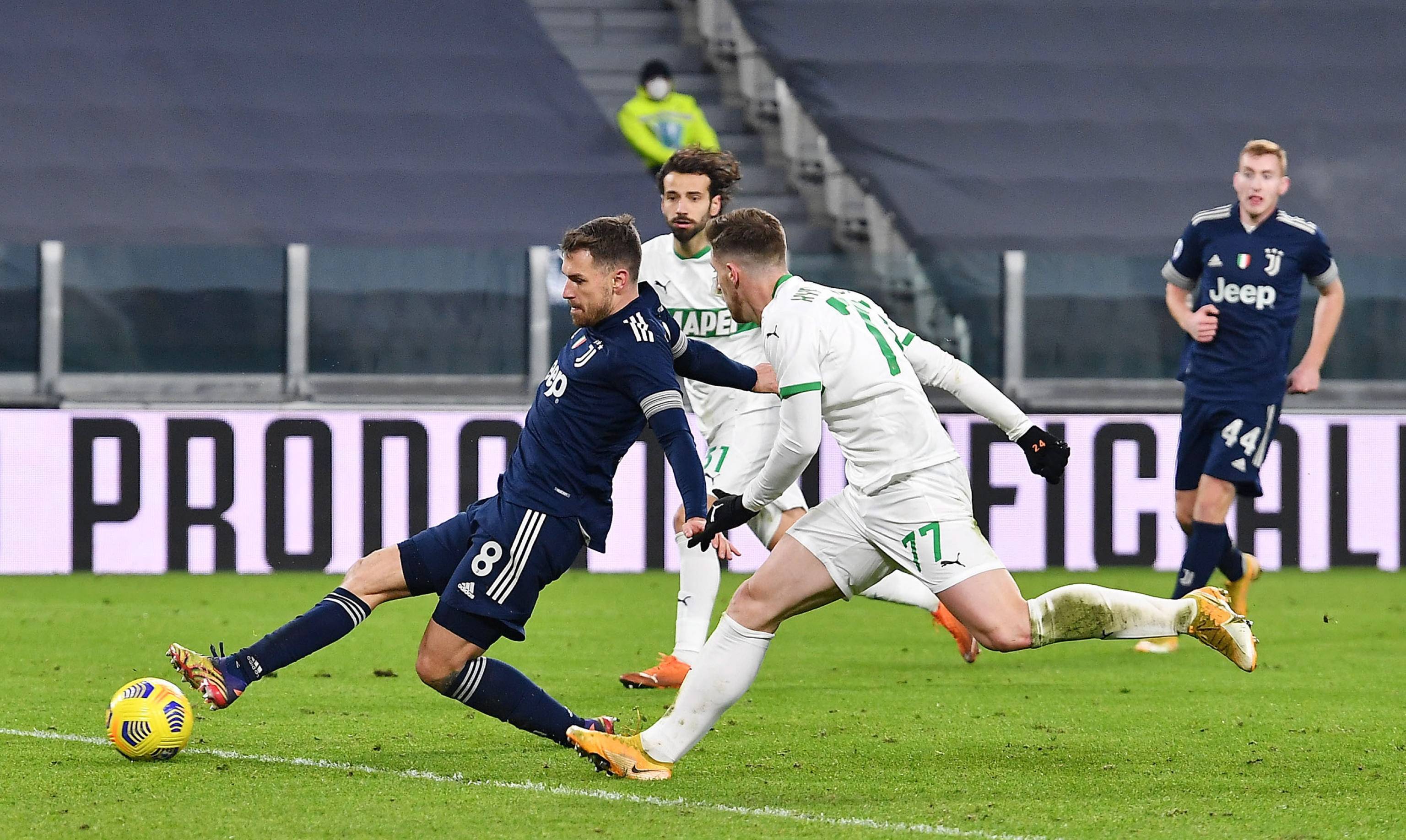 巴尔韦德：佩戴队长袖标的感觉很棒，感谢队友和教练组的支持（巴尔韦德：荣幸佩戴队长袖标，感谢队友与教练组的支持）