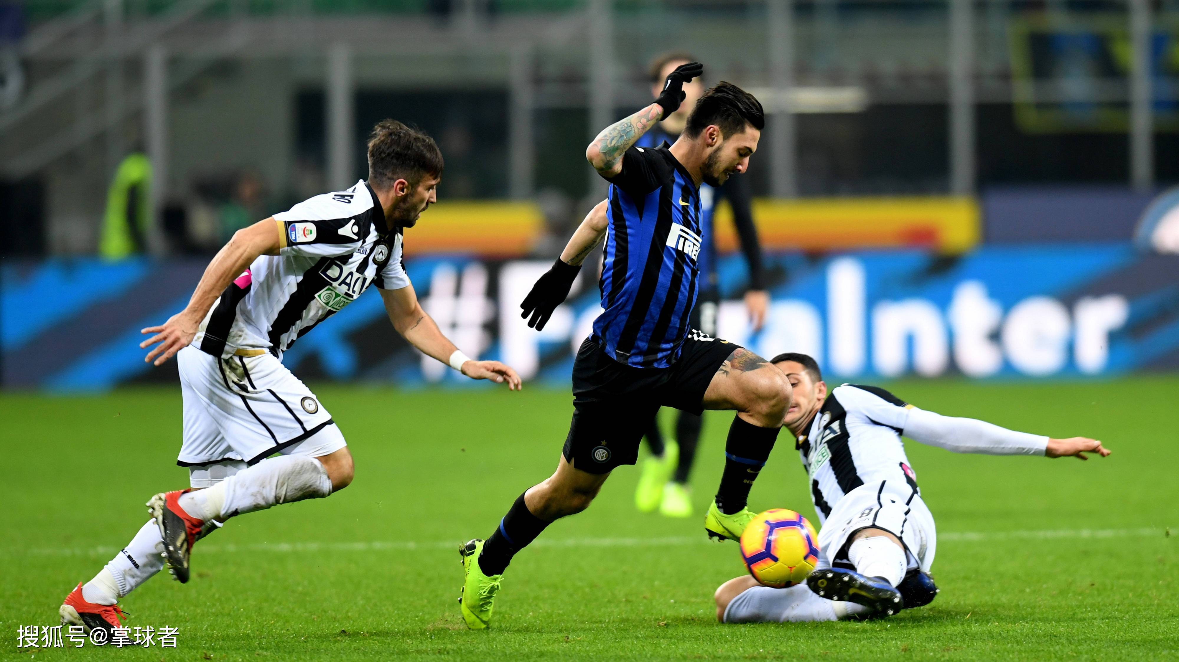 罗齐尔曾请网红看自己打球 皮二爷已关注！（罗齐尔曾邀网红现场看球，皮二爷已关注）