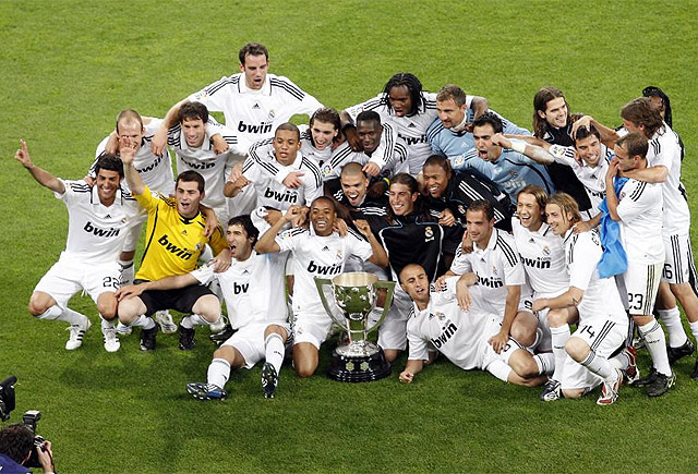 本菲卡旧将路易松晒照说在学习，照片显示他问AI足球总监职责（本菲卡名宿路易松晒学习照：向AI请教足球总监的职责）