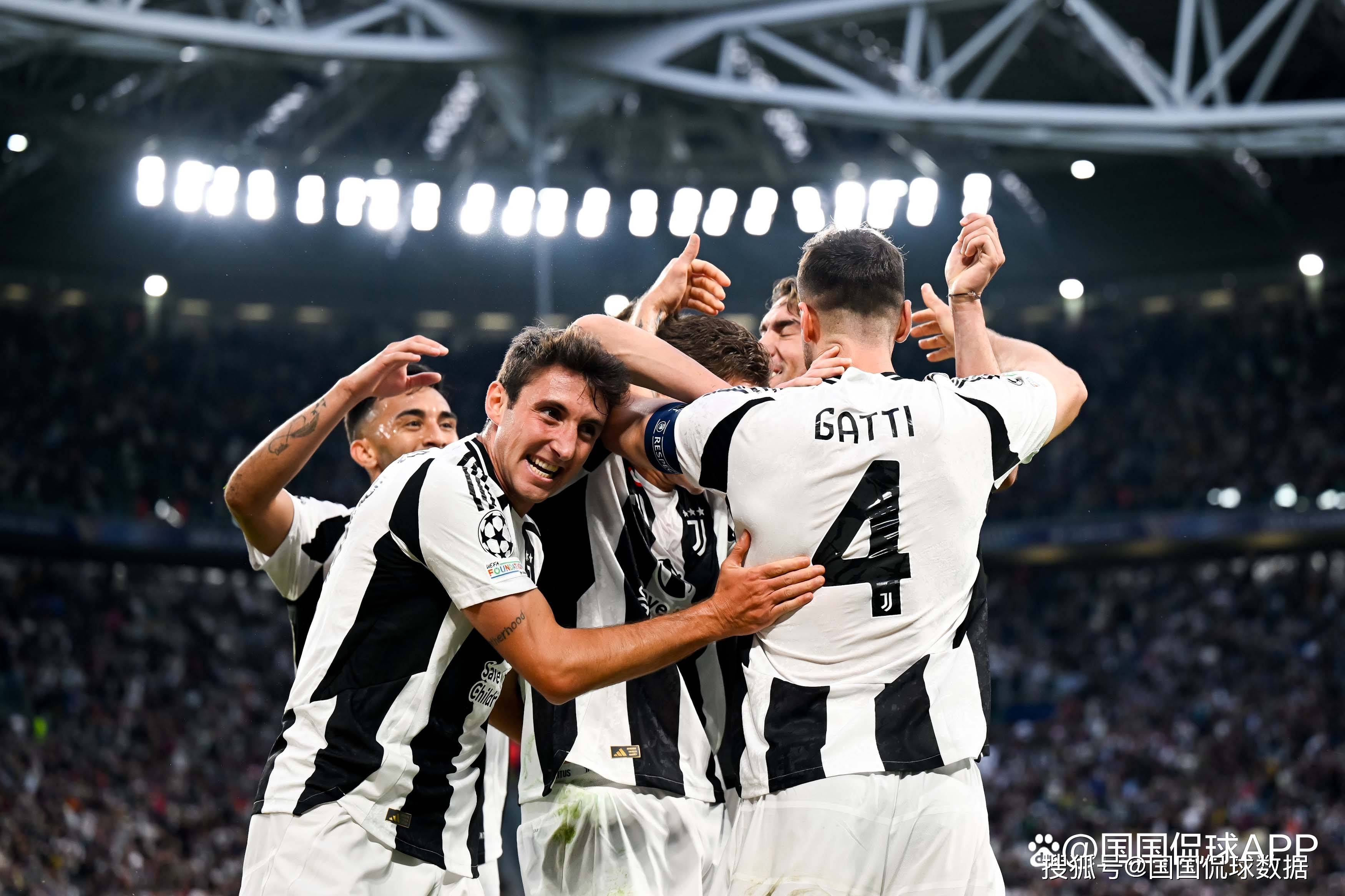 弗里克西甲场均积分2.36，执教50+场主帅中仅次于瓜帅和穆帅（西甲场均2.36分，弗里克在50+场主帅中仅次于瓜帅与穆帅）