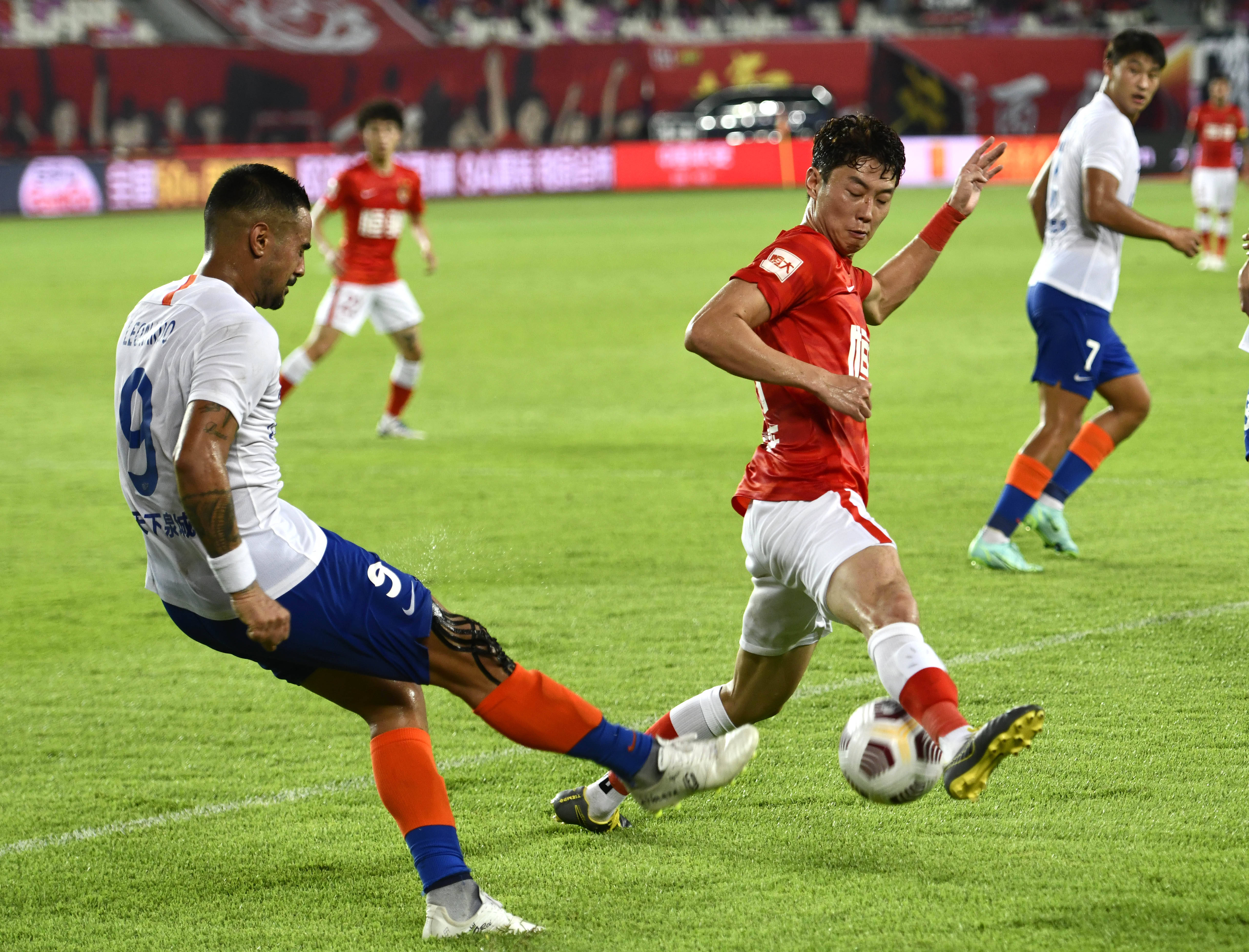 马特拉齐：罗纳尔多是梅西和C罗的结合体，我从不直接防守他（马特拉齐称罗纳尔多兼具梅西与C罗特质：我从不与他直接对位）